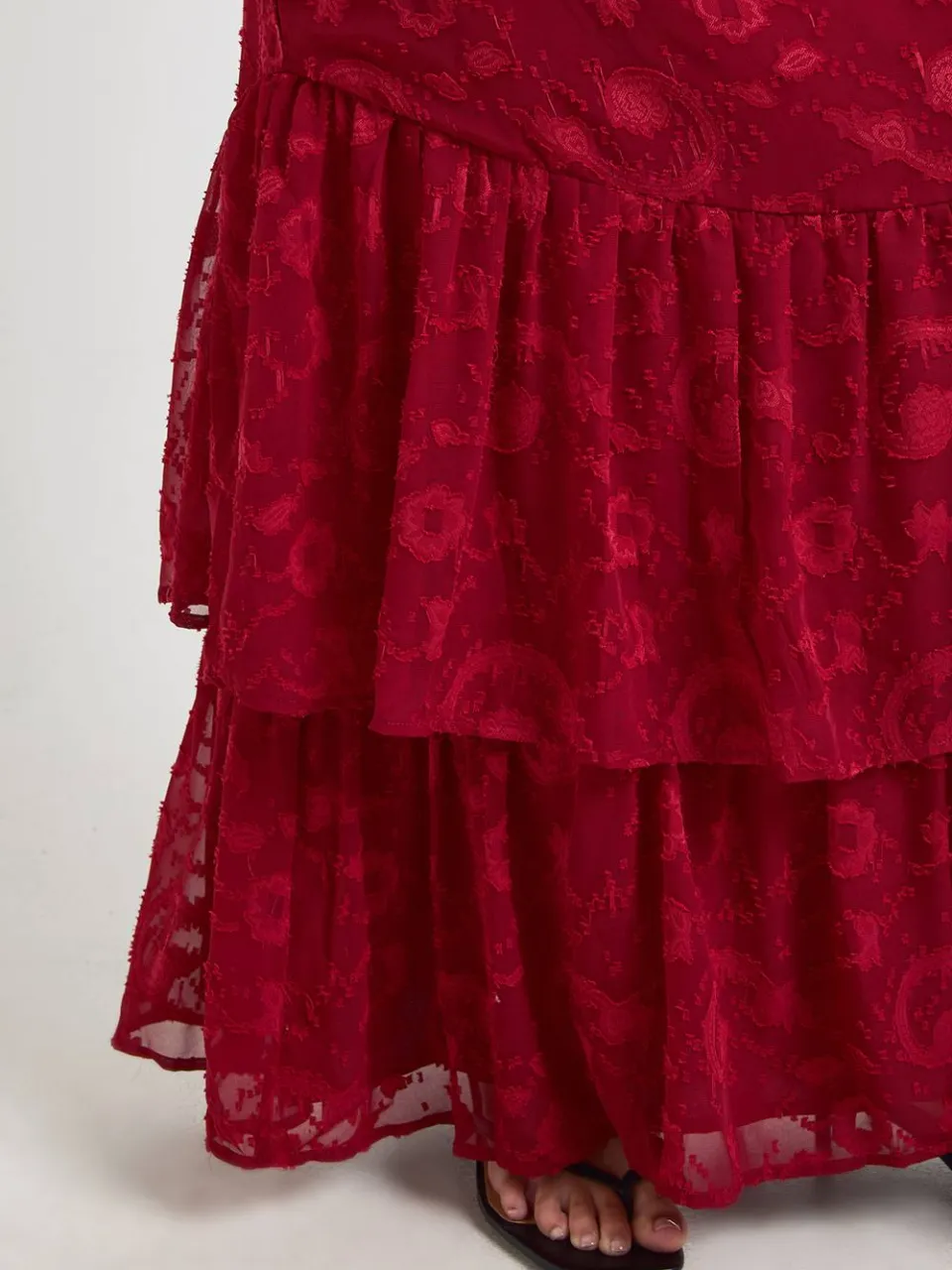 boohoo Dames Bloemen Burnout Ruffle Zoom Maxi Jurk merlot, foto 4