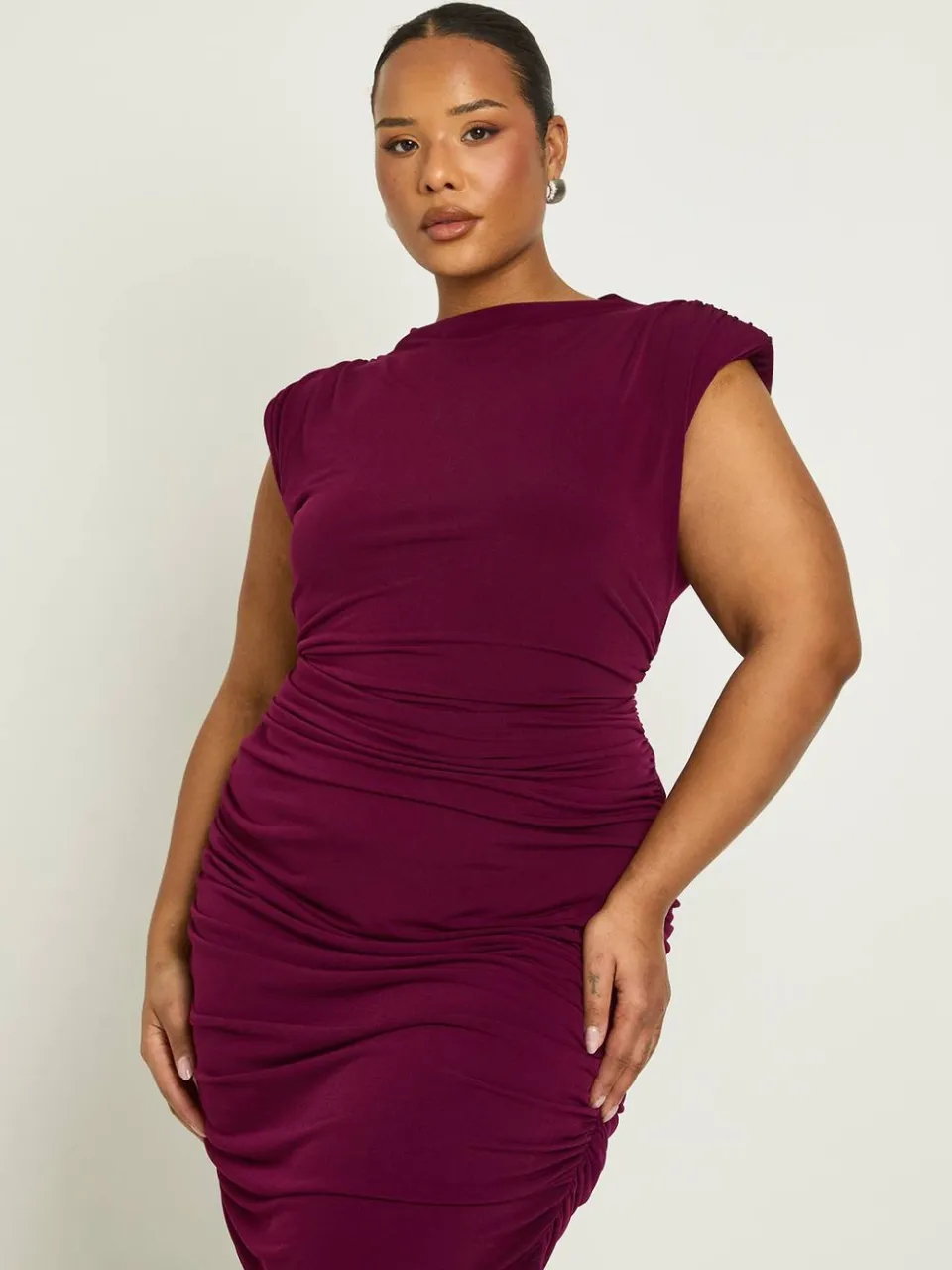boohoo Dames Plus Slinky Schoudervulling Minijurk blackcurrant, foto 3