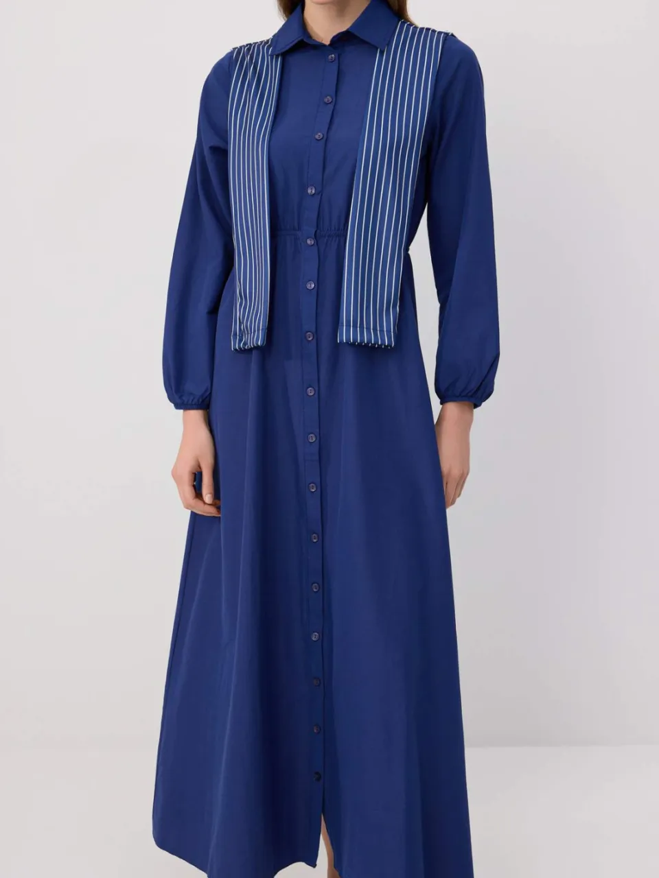 Trendyol Modest Dames Donkerblauw Effen Maxi Lang Casual Blousejurk Modest Jurken marineblauw/blauw, foto 2