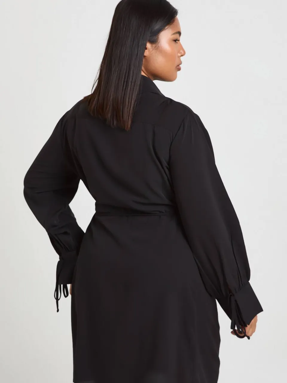 boohoo Dames Plus Geweven Wikkel Strik Midaxi Jurk zwart, foto 3