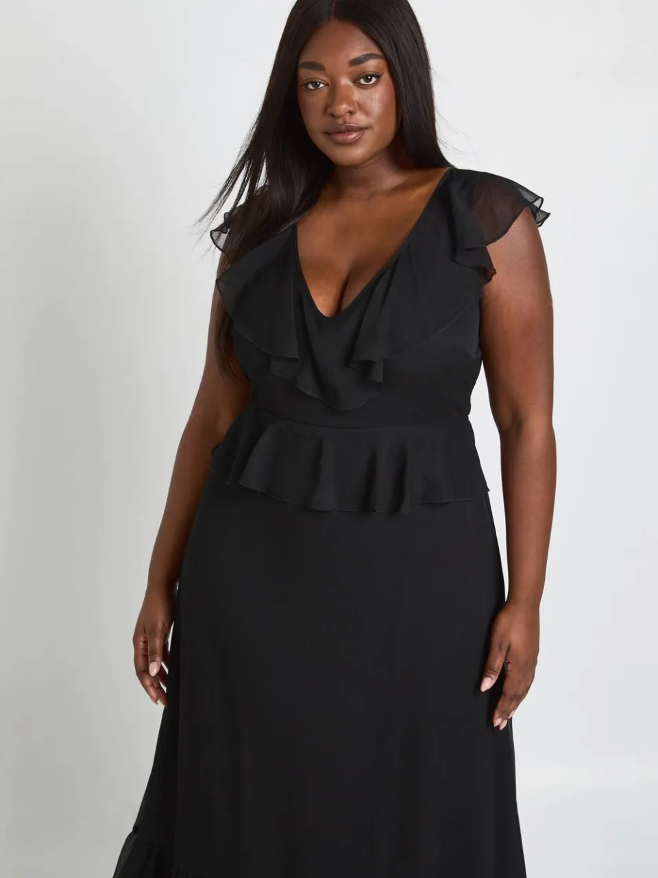 boohoo Dames Plus Chiffon Ruches Plunge Maxi Jurk zwart, foto 3