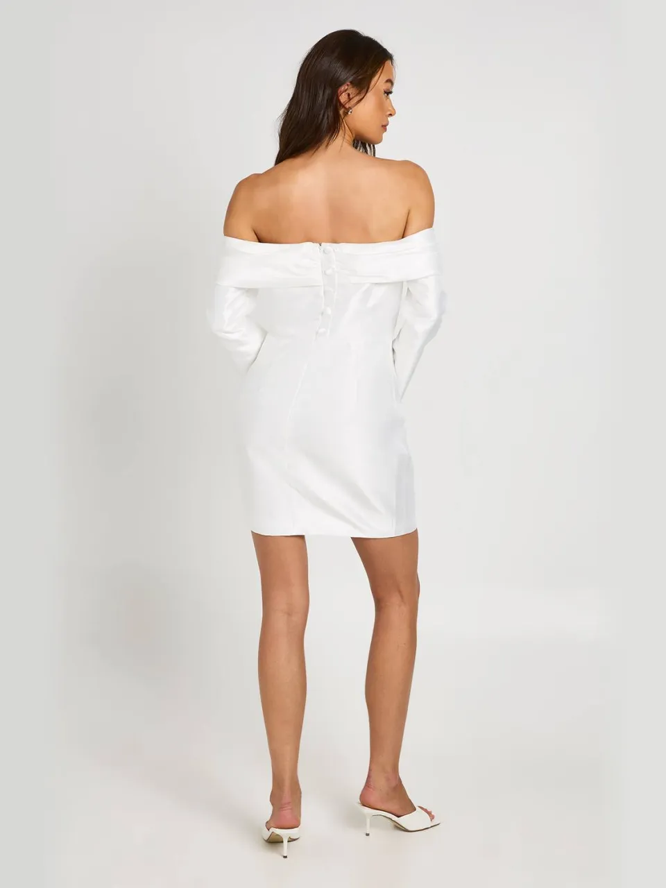 boohoo Dames Tall Satijnen Gestructureerde Bardot Mini Jurk wit, foto 2