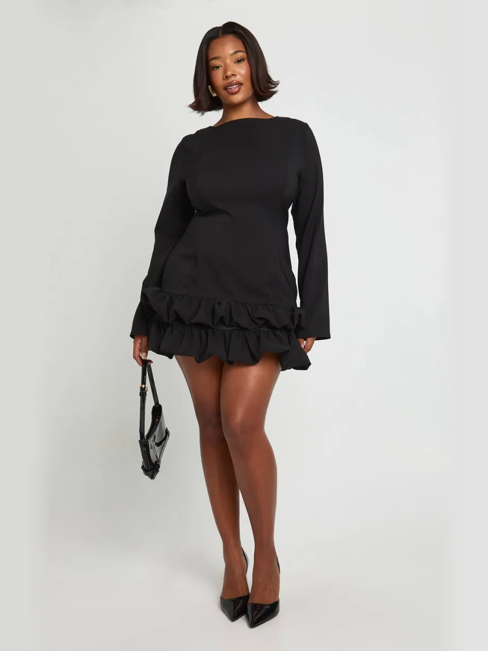 boohoo Dames Plus Geweven Pofmouwen Ruchezoom Shiftjurk zwart, foto 2