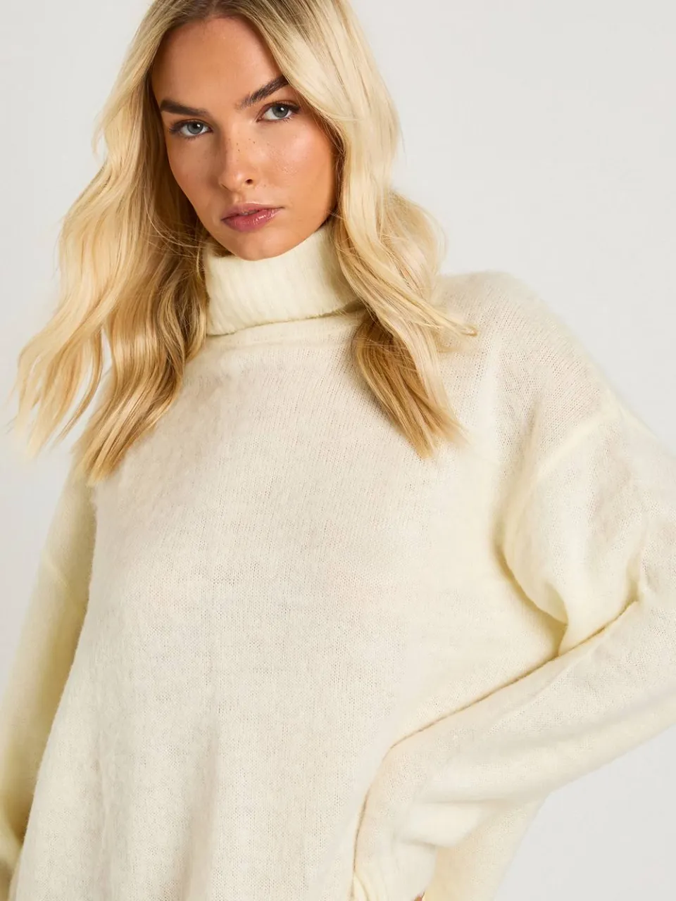 boohoo Dames Superzachte geborstelde gebreide rolkraag mini-jurk crème, foto 4