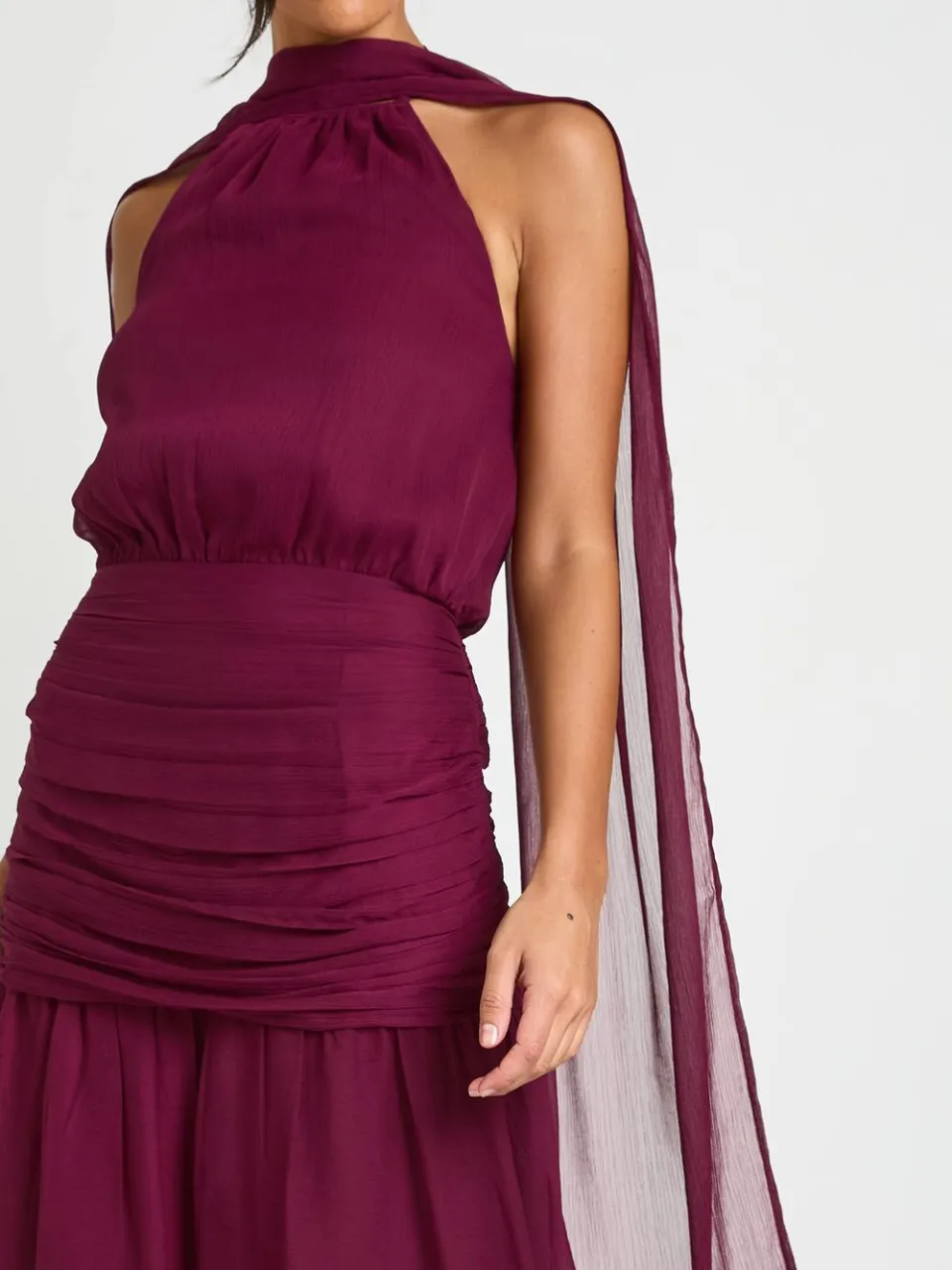 boohoo Dames Chiffon Geplooide Maxi-jurk Met Volle Rok bessen, foto 3