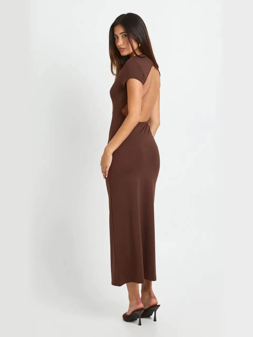 boohoo Dames Basic Superzachte Jurk Met Korte Mouwen, Open Rug En Midaxi Lengte chocoladebruin, foto 2