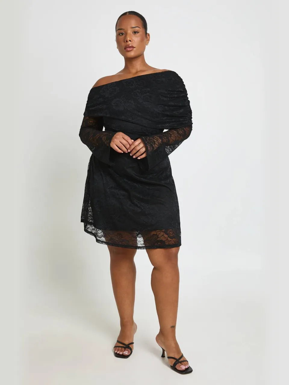 boohoo Dames Plus Kanten Asymmetrische Bardot Skater Jurk zwart, foto 3