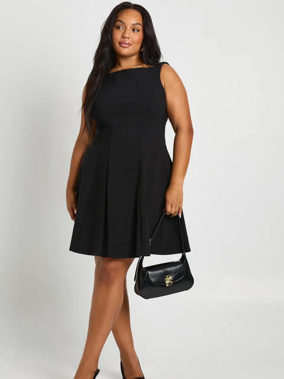 boohoo Dames Plus Bengaline Racer Hals Geplooide Skaterjurk zwart, foto 3
