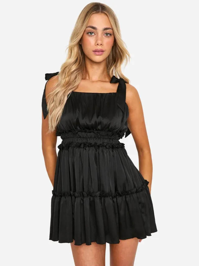 boohoo Dames Gelaagde Ruffle Skater Jurk Zwart