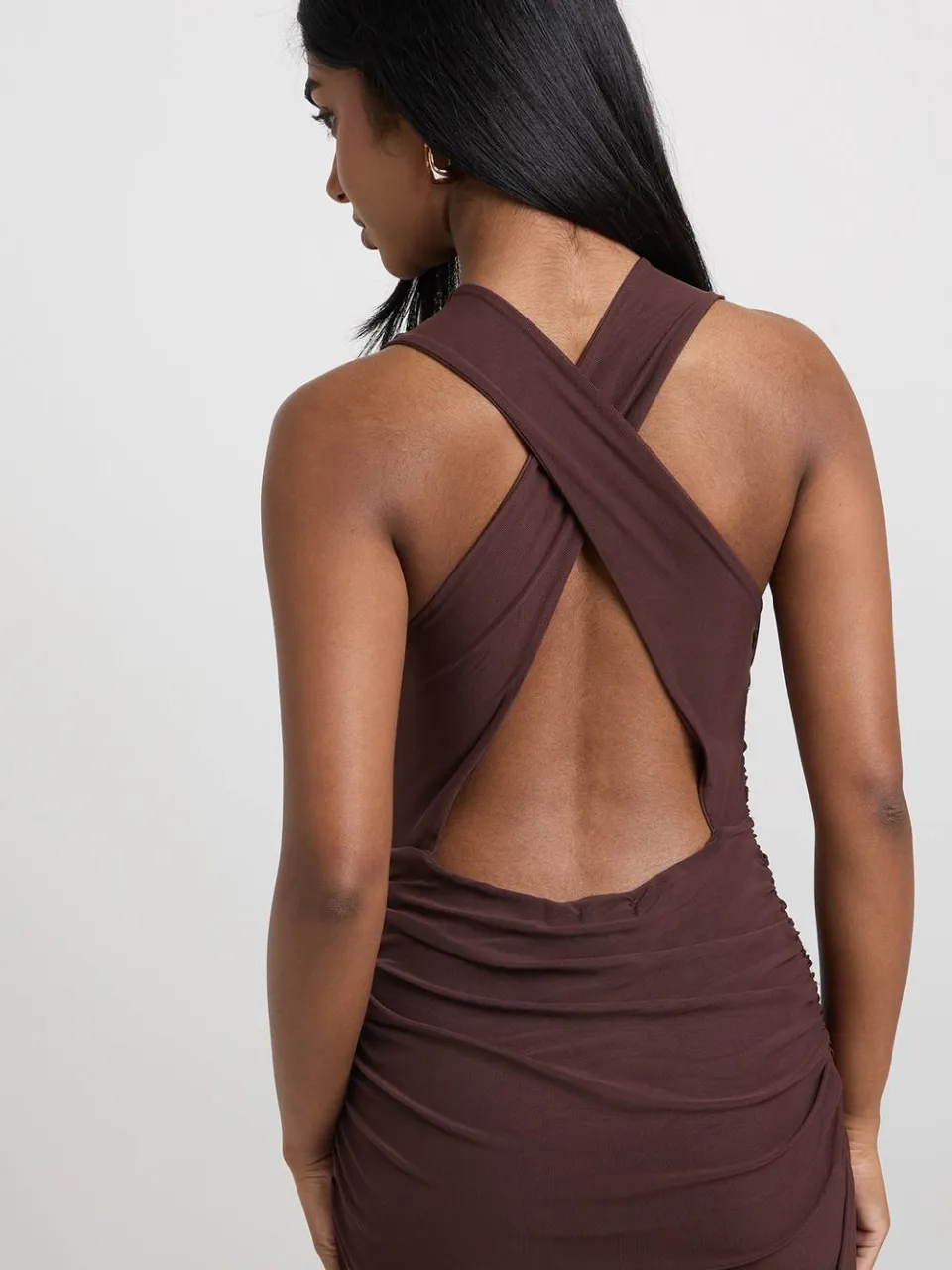 boohoo Dames Maxi Jurk Met Mesh En Gekruist Rugdetail chocoladebruin, foto 4