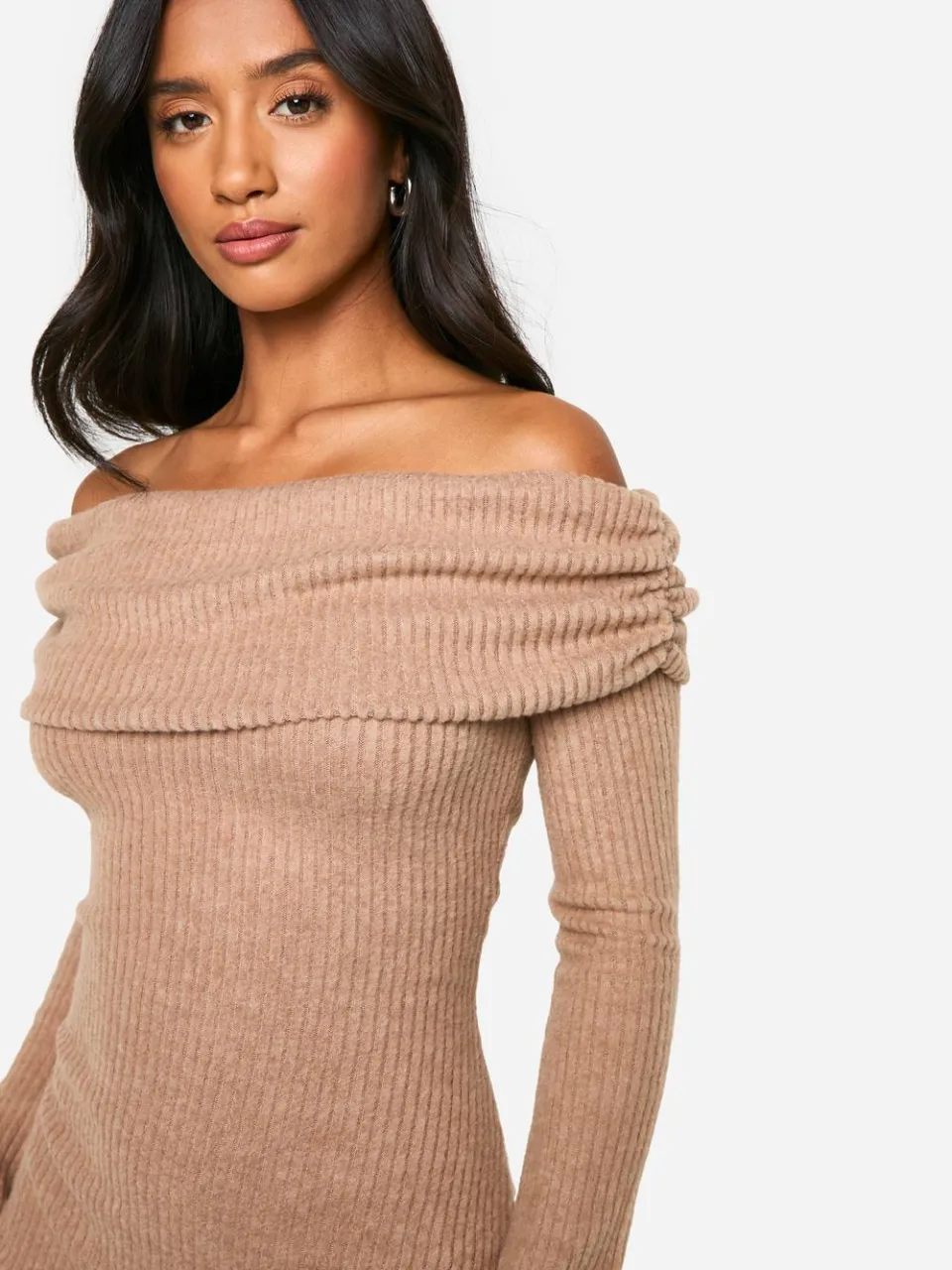 boohoo Dames Petite Geborstelde Rib Foldover Bardot Mini-jurk camel, foto 4
