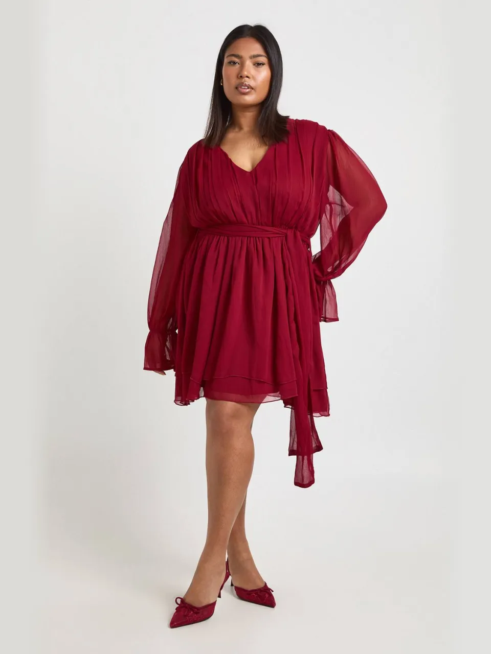 boohoo Dames Plus Chiffon Volume Mouw Strik Taille Mini Skater Jurk merlot, foto 3