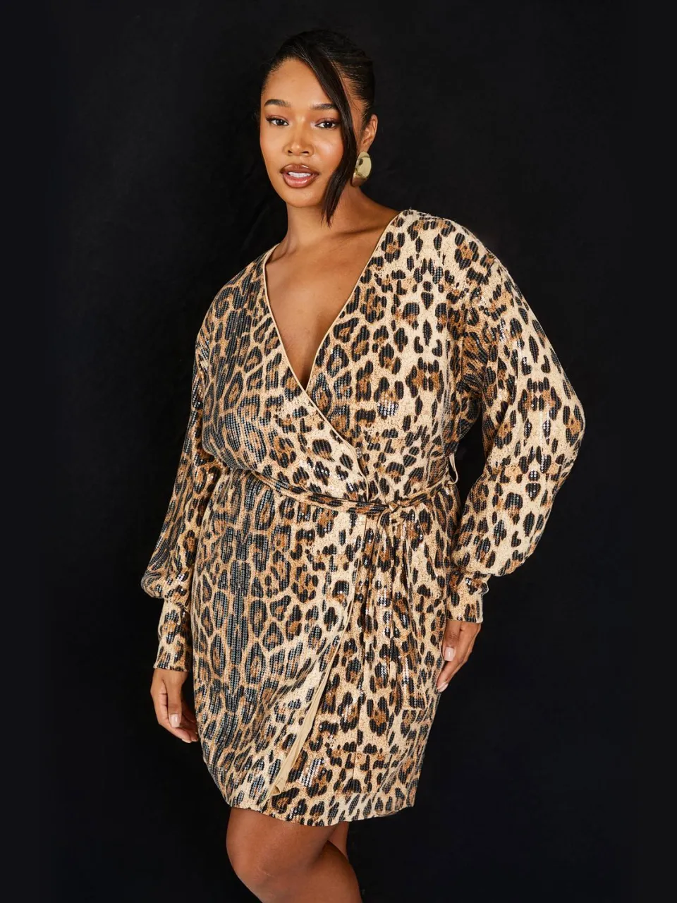 boohoo Dames Plus Pailletten Wikkeljurk luipaardprint, foto 3