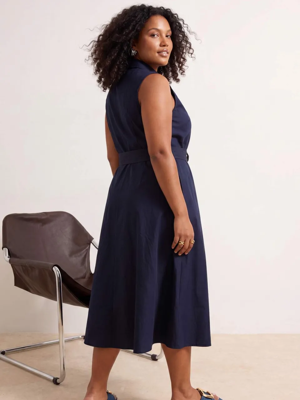 Trendyol Curve Dames Donkerblauw Effen Midi Mouwloos Blousejurk Grote maten Jurk marineblauw/blauw, foto 2