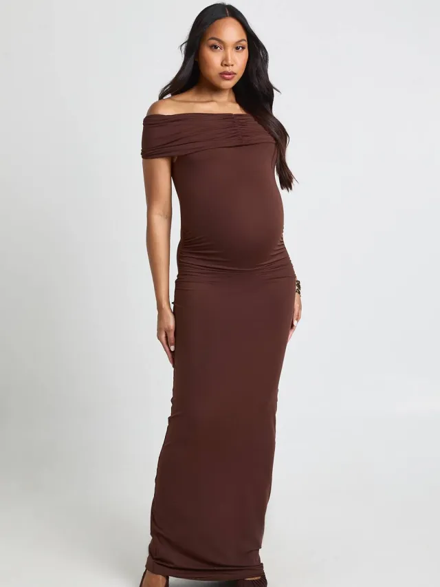 boohoo Dames Zwangerschaps Bardot Geplooide Maxi Jurk Chocoladebruin