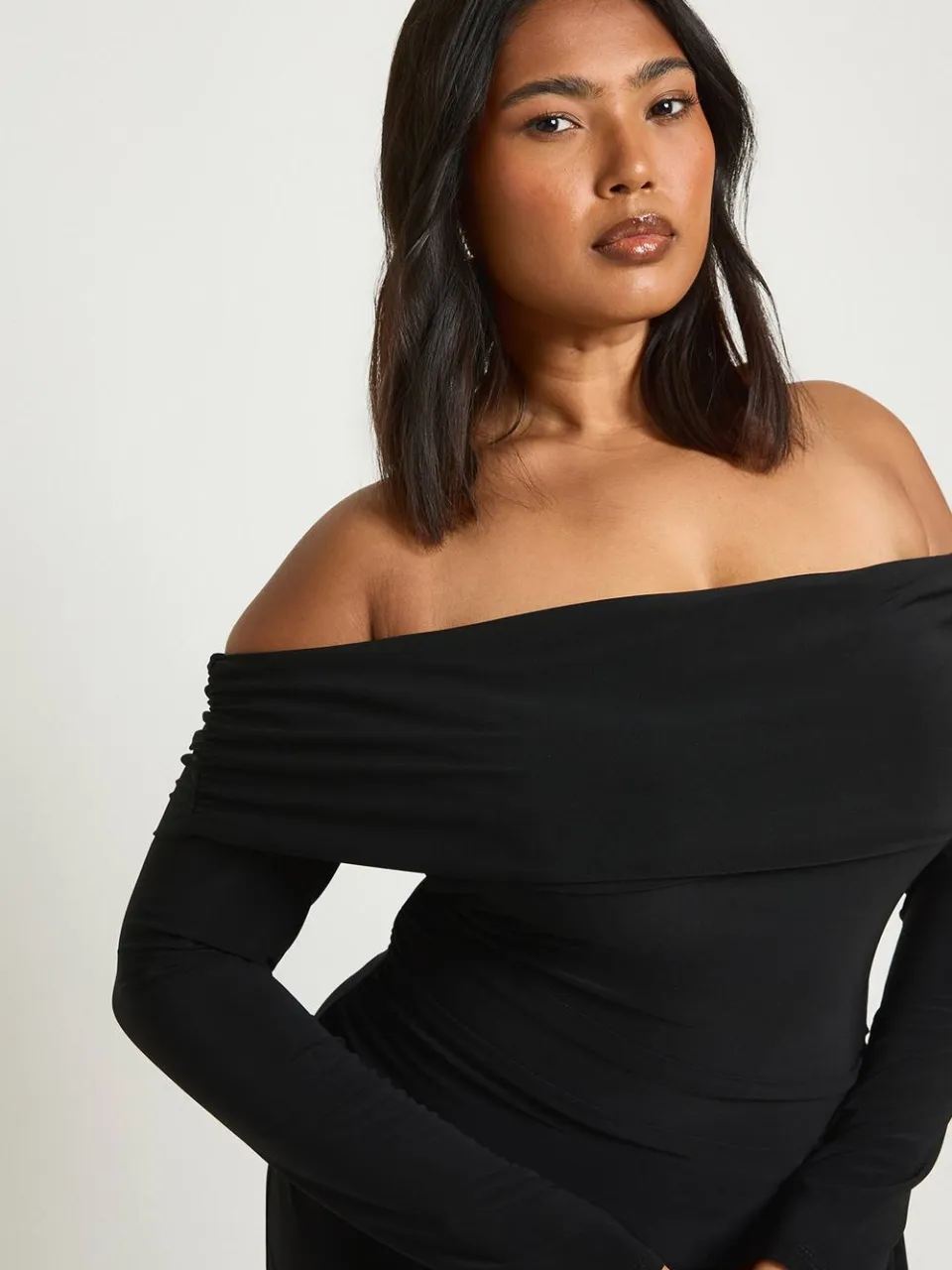 boohoo Dames Plus Slinky Bardot Column Maxi Jurk zwart, foto 3