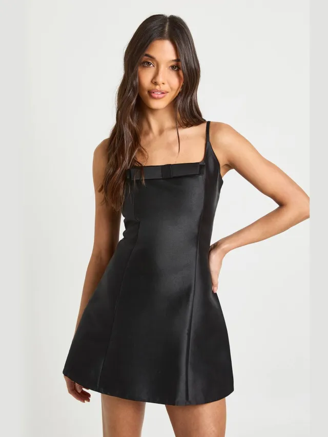 boohoo Dames Bandjes Strik Voorkant Shift Jurk Zwart