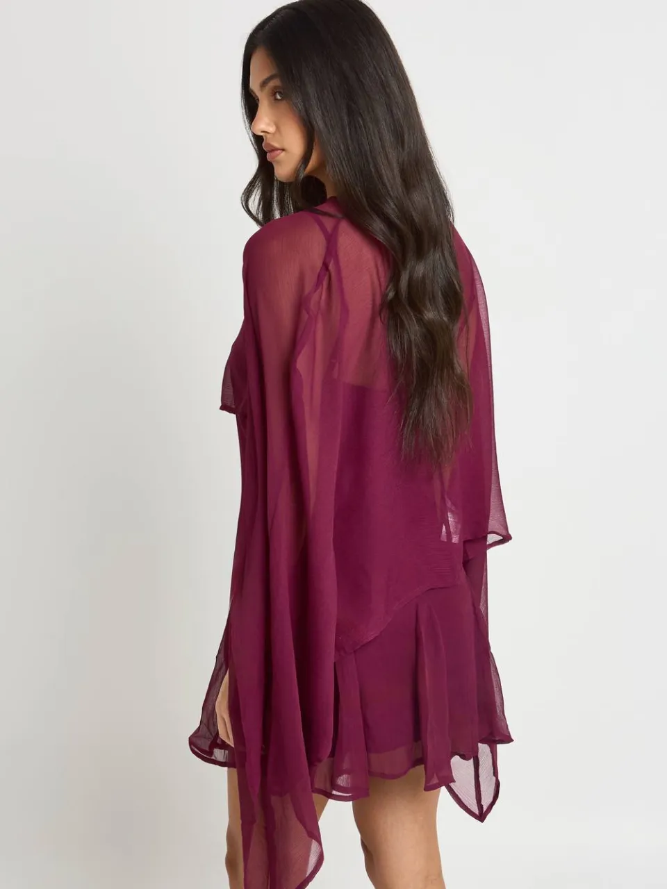 boohoo Dames Chiffon Mini Jurk Met Godet Zoom En Cape Detail bessen, foto 3