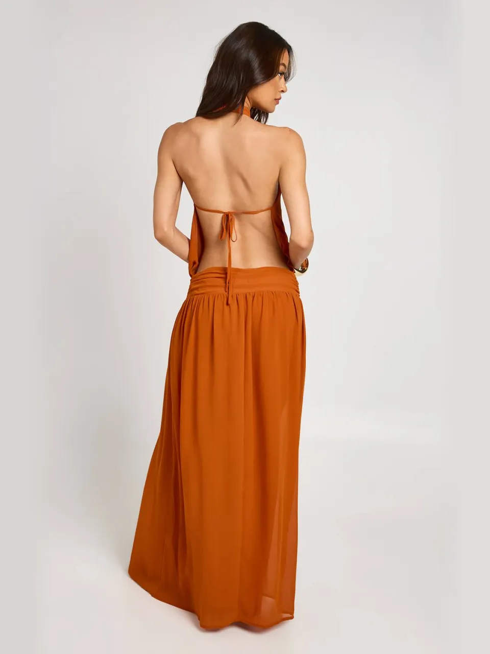 boohoo Dames Lange Chiffon Geplooid Lage Taille Halter Maxi Jurk roest, foto 3