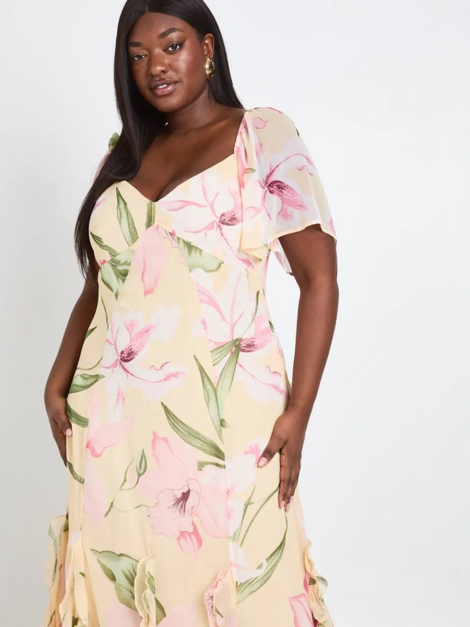 boohoo Dames Plus Bloemen Chiffon Pofmouw Ruches Maxi Jurk citroen, foto 4