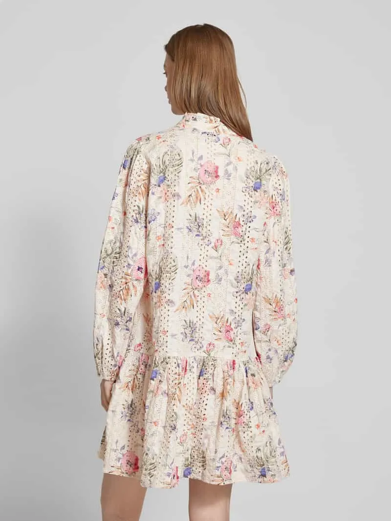 A-view Mini-jurk met broderie anglaise, model 'Grete' zand, foto 3