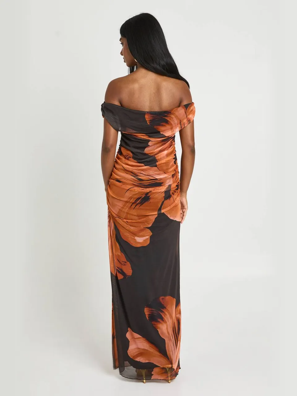 boohoo Dames Off-shoulder Maxi Jurk Met Grote Tonale Bloemenprint In Mesh chocoladebruin, foto 2