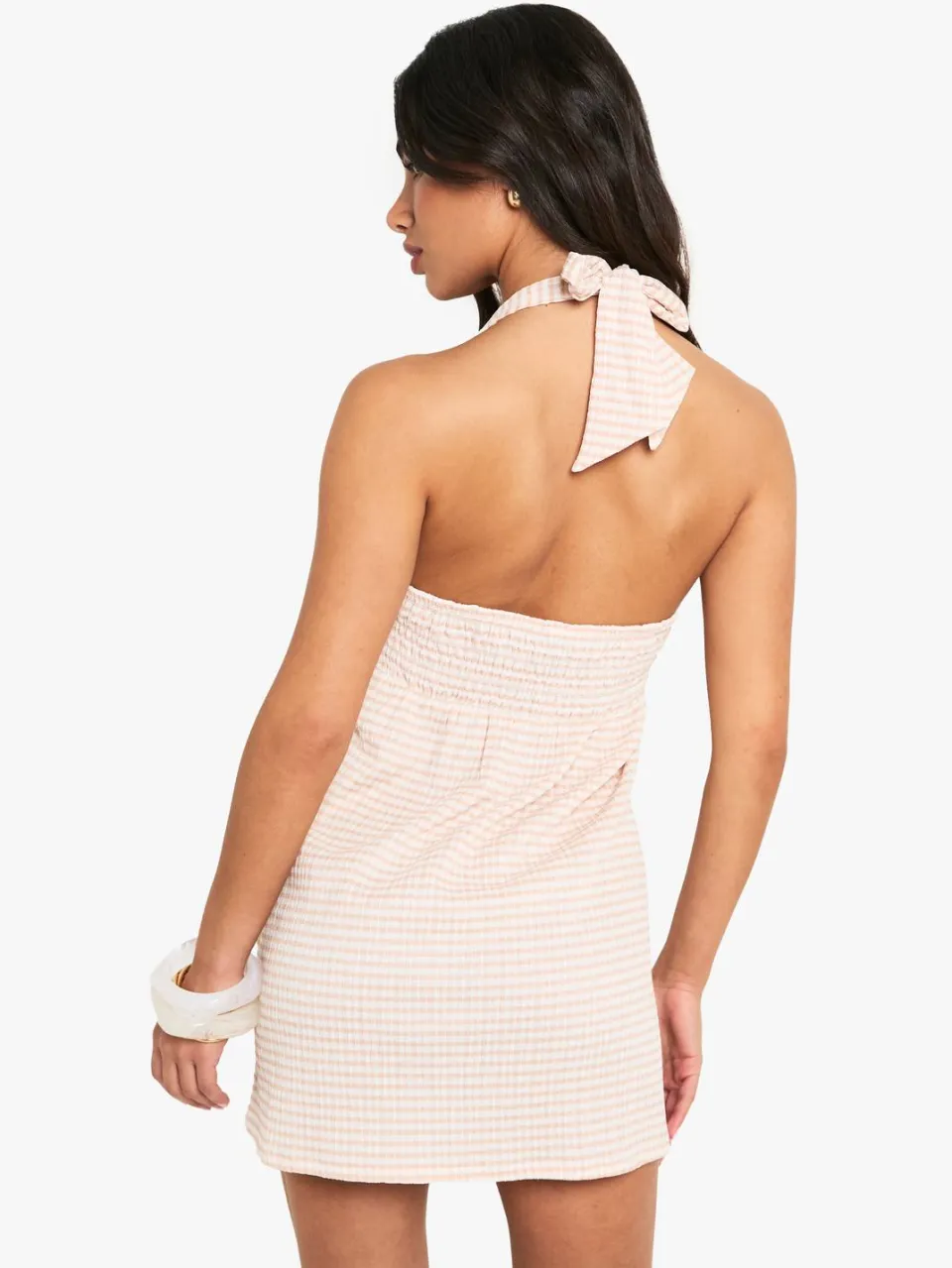 boohoo Dames Petite Getextureerde Gingham Halterneck Swing Mini Jurk steen, foto 2