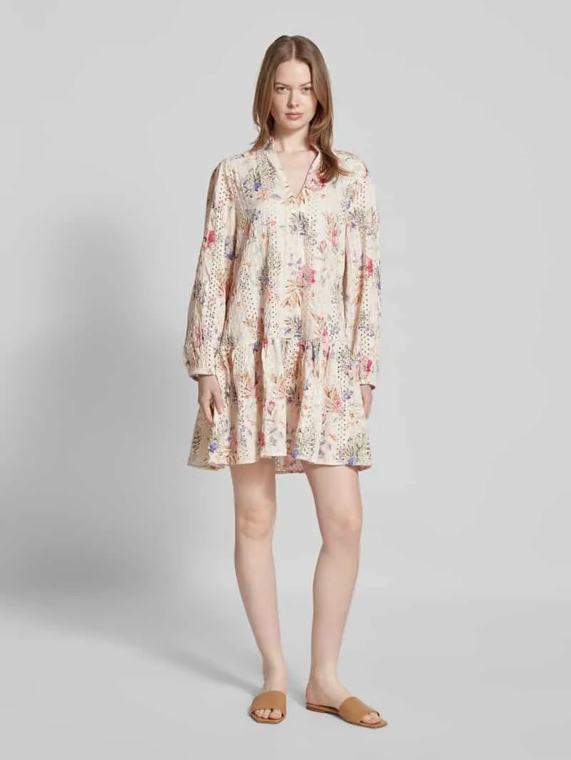 A-view Mini-jurk met broderie anglaise, model 'Grete' zand, foto 4