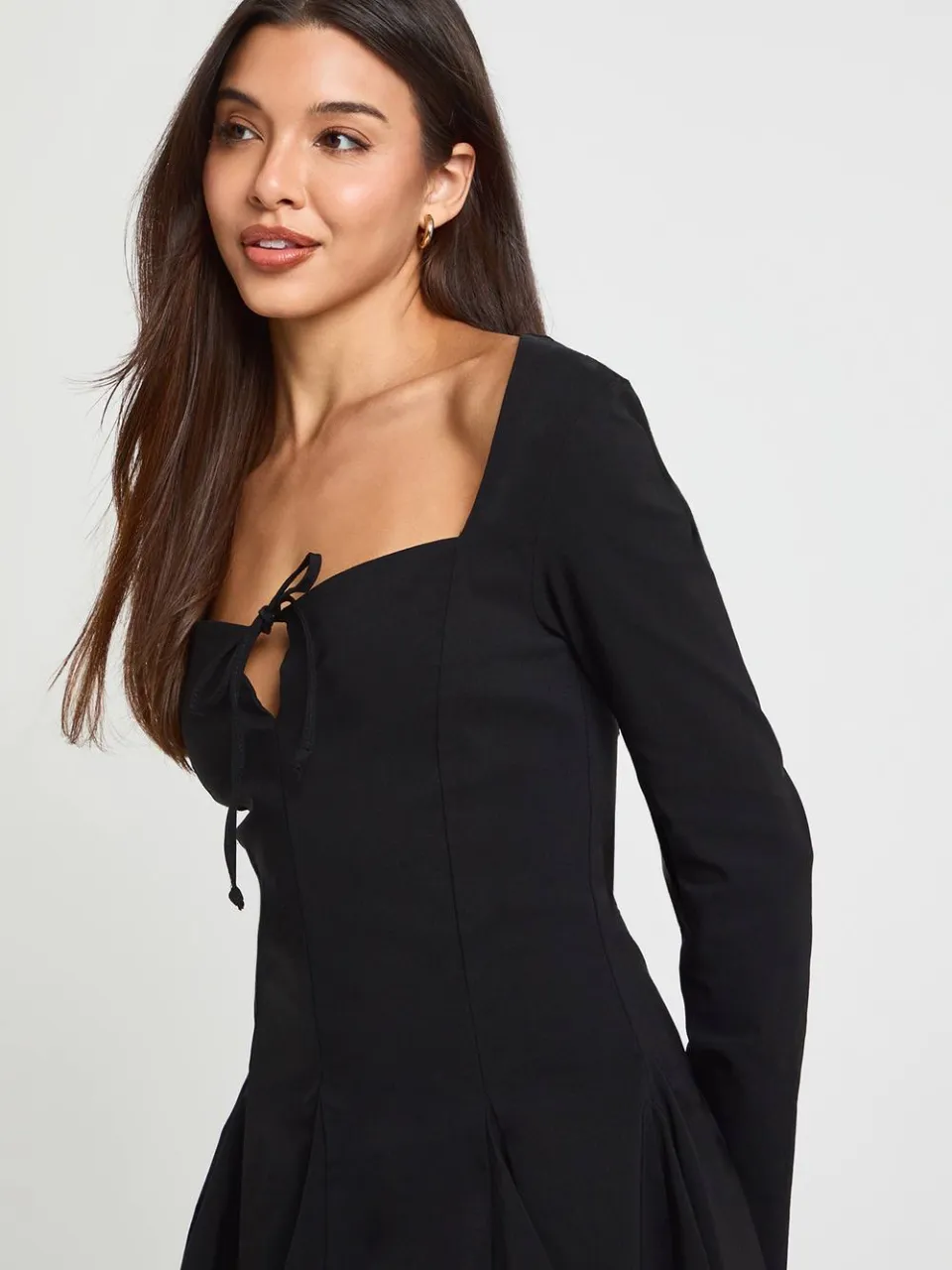 boohoo Dames Bengaline Godet Zoom Mini Jurk zwart, foto 4