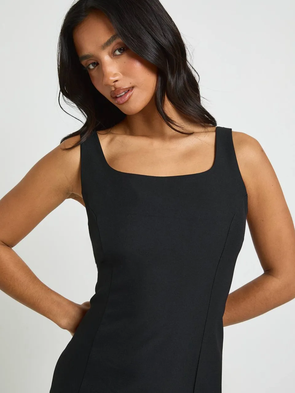 boohoo Dames Petite Getailleerde Vierkante Hals Mini Jurk zwart, foto 4