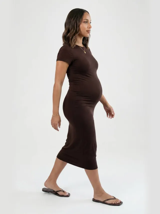 boohoo Dames Zwangerschaps Super Zachte Korte Mouw Midaxi Jurk Chocoladebruin