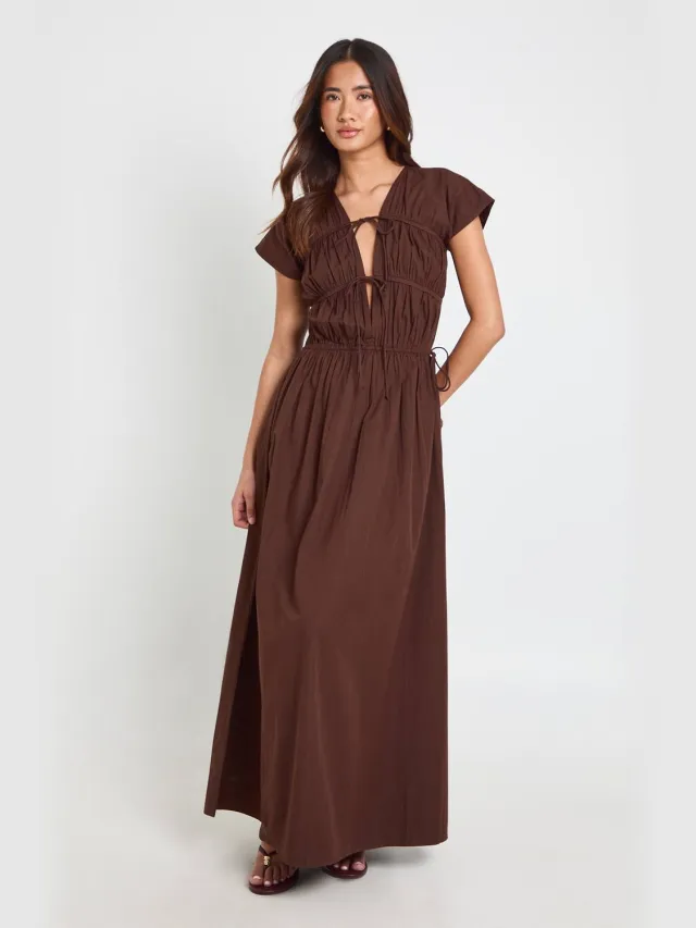 boohoo Dames Katoenen Poplin Maxi Jurk Met Gerimpeld Voorpand En Strikdetail Chocoladebruin