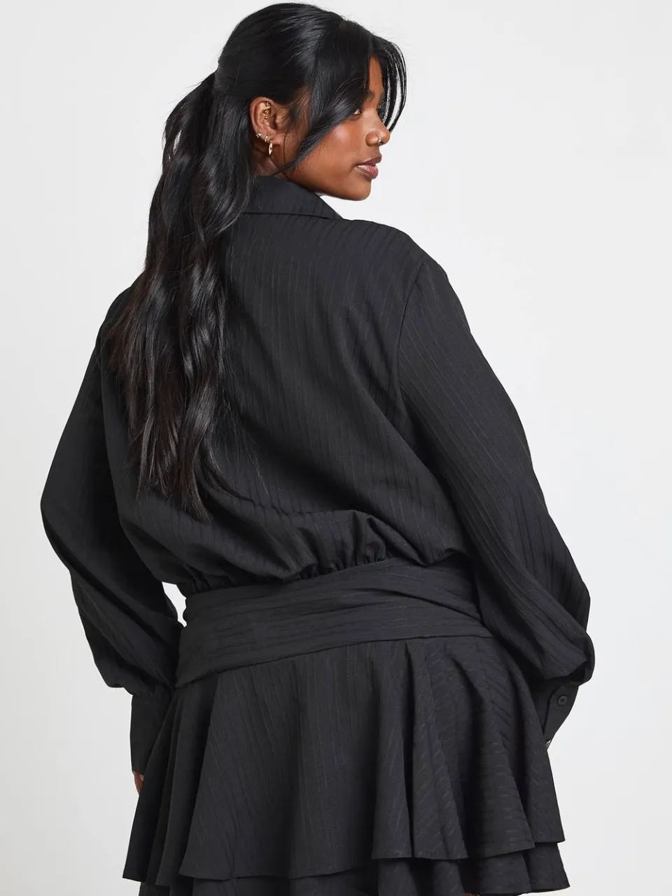 boohoo Dames Plus Getextureerde Gerimpelde Ruches Mini Jurk zwart, foto 2