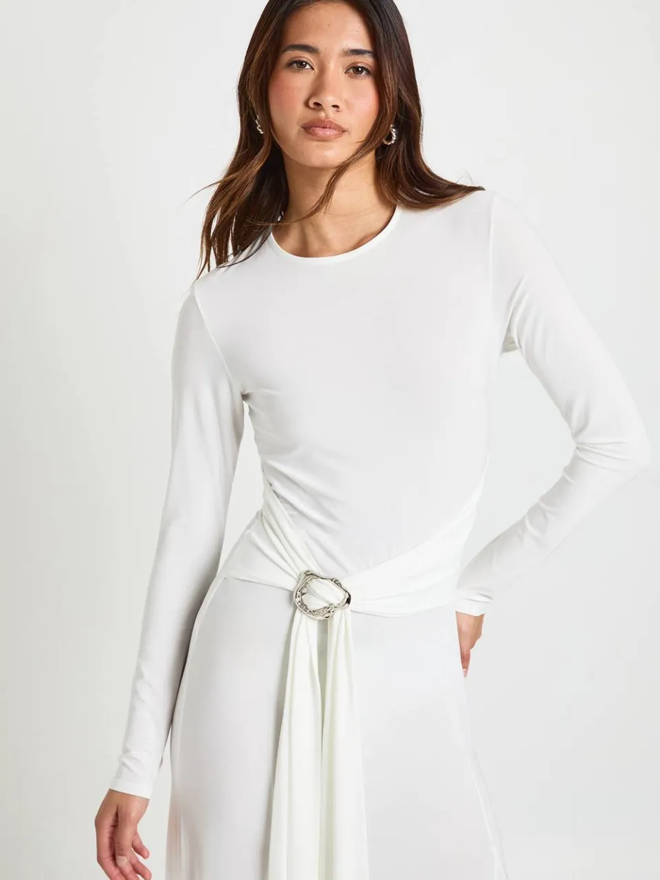 boohoo Dames Slinky Maxi Jurk Met Lange Mouwen En O-ring Strikceintuur ivoor, foto 2