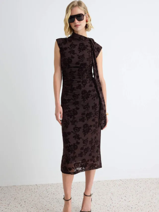 Trendyol TRENDYOLMİLLA Dames Bruin Bloemen Midi Mouwloos Bodycon Jurken