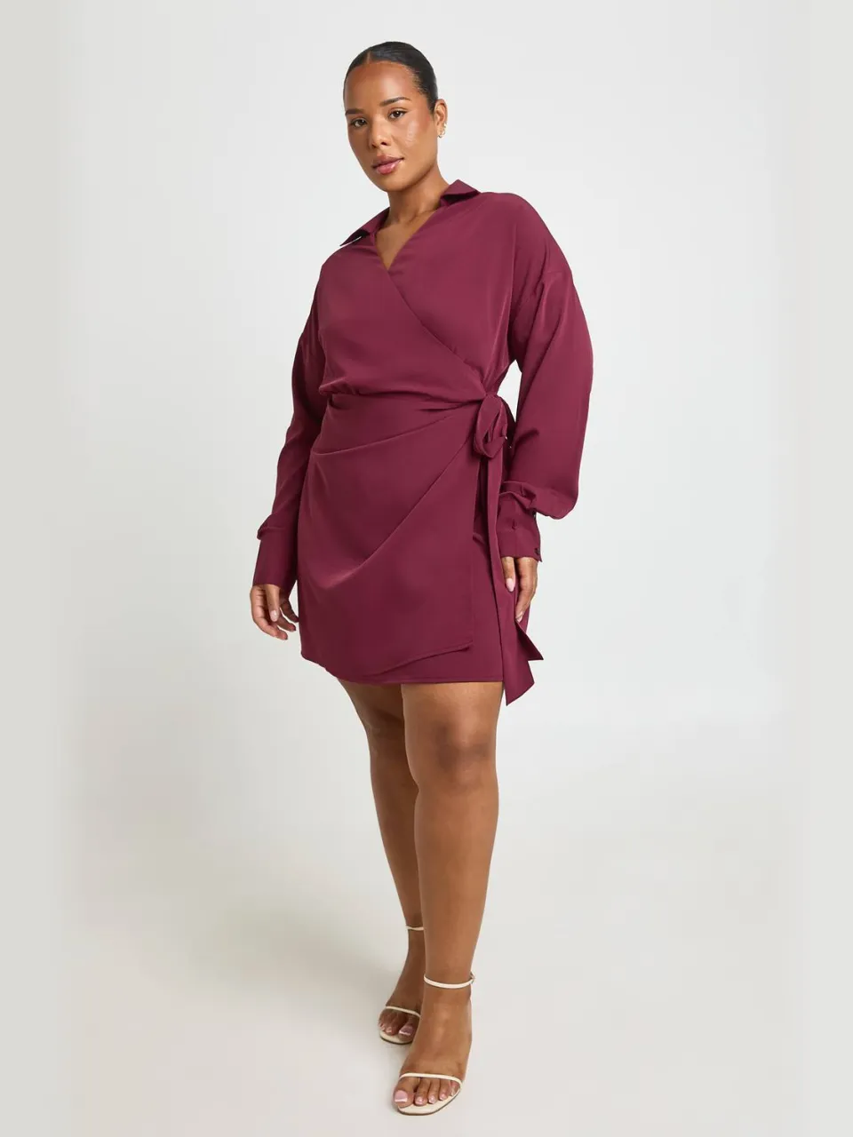 boohoo Dames Plus Wikkel Shirt Jurk Met Gerimpelde Zijkant bordeaux rood, foto 3