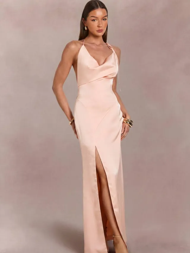 boohoo Dames Satijnen Halternek Maxi Jurk Met Waterval Hals Perzik