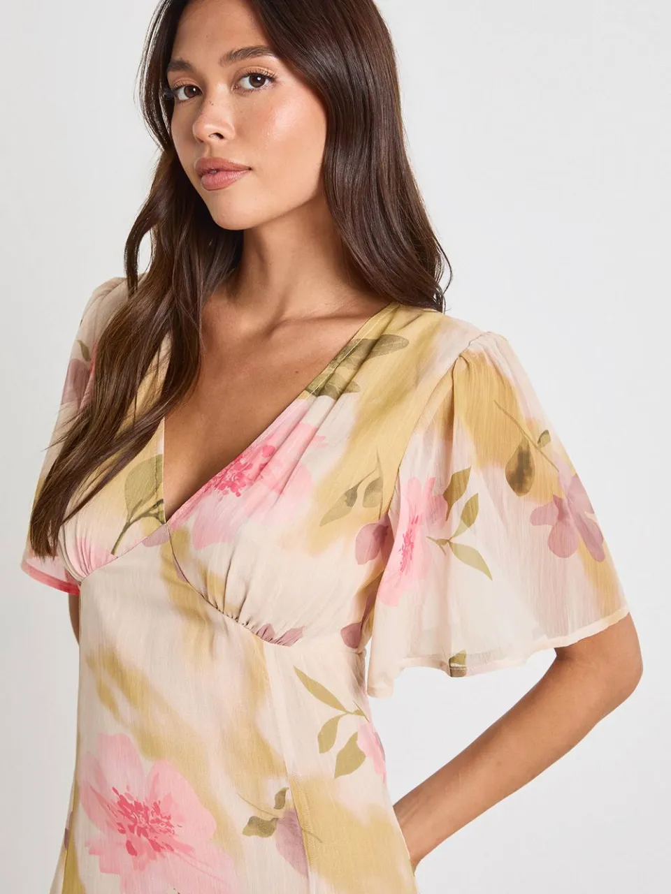 boohoo Dames Bloemige midaxi jurk met engelenmouwen crème, foto 4