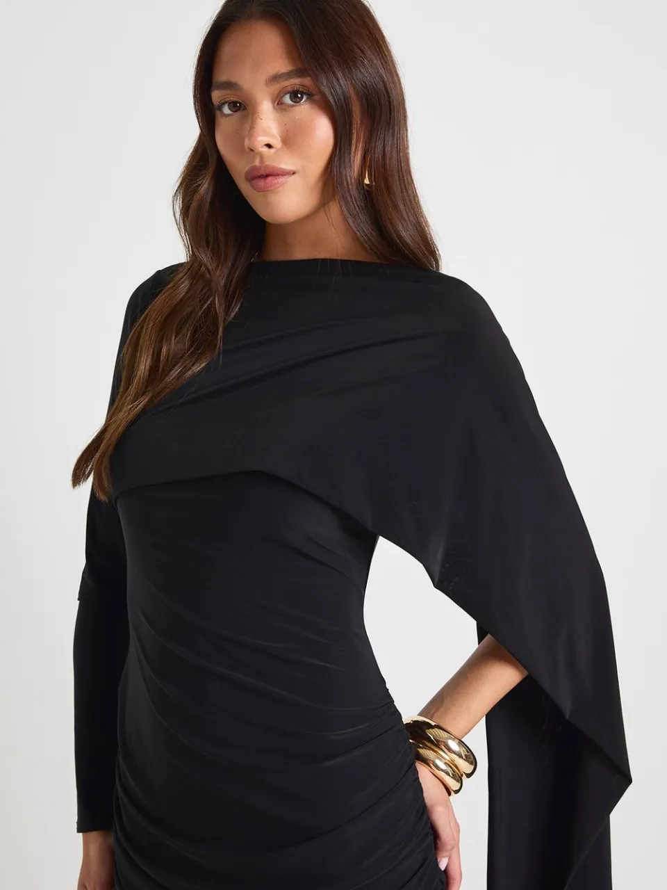 boohoo Dames Slinky maxi-jurk met lange mouwen en drapeeffect zwart, foto 4