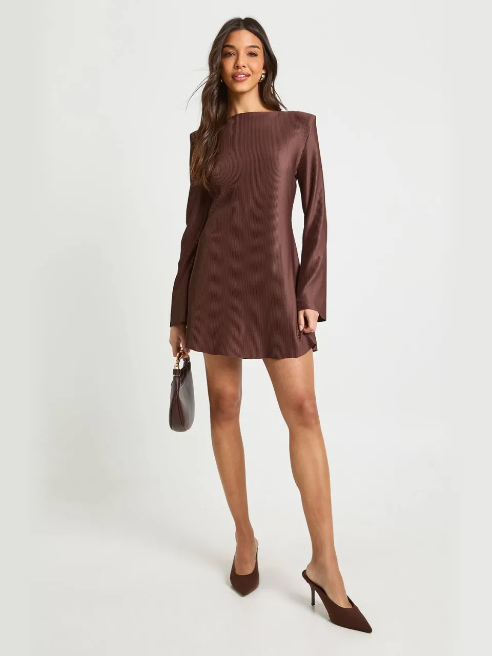 boohoo Dames Plisse mini-jurk met uitlopende mouwen chocoladebruin, foto 3