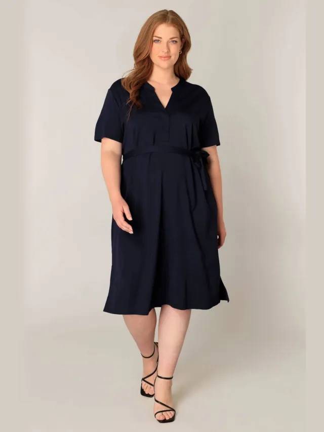 Base Level Curvy A-lijn jurk Yenna met ceintuur donkerblauw Dark Blue