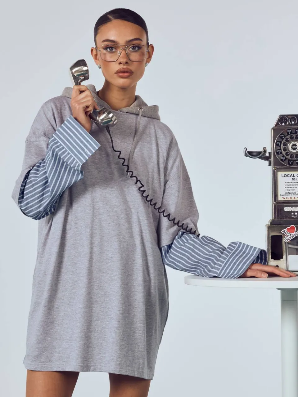 boohoo Dames Gestreept Katoenen Mouw Oversized T-shirtjurk grijs, foto 3