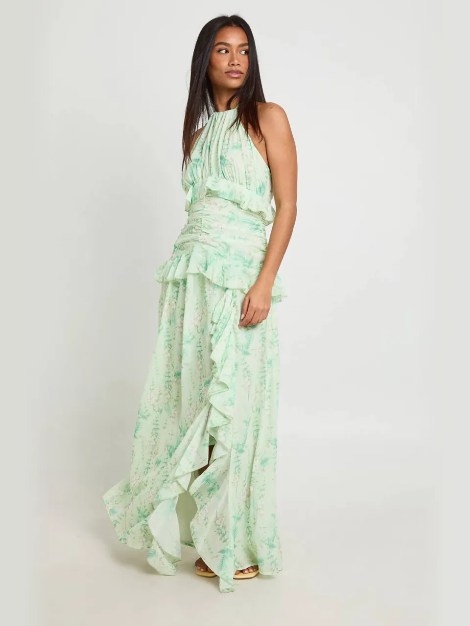 boohoo Dames Bloemenjurk Met Halternek Van Chiffon Met Ruches In Maxilengte groente, foto 3