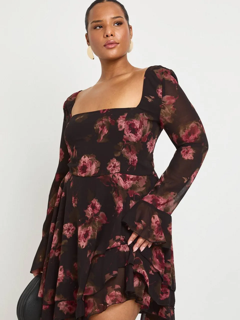 boohoo Dames Plus Bloemen Chiffon Skater Jurk chocoladebruin, foto 3