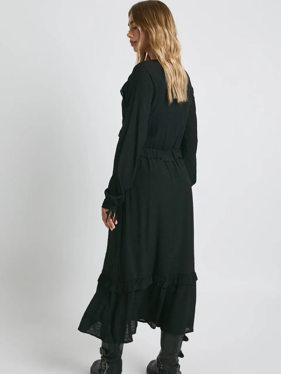 boohoo Dames Lange mouw maxi jurk met franje detail zwart, foto 2