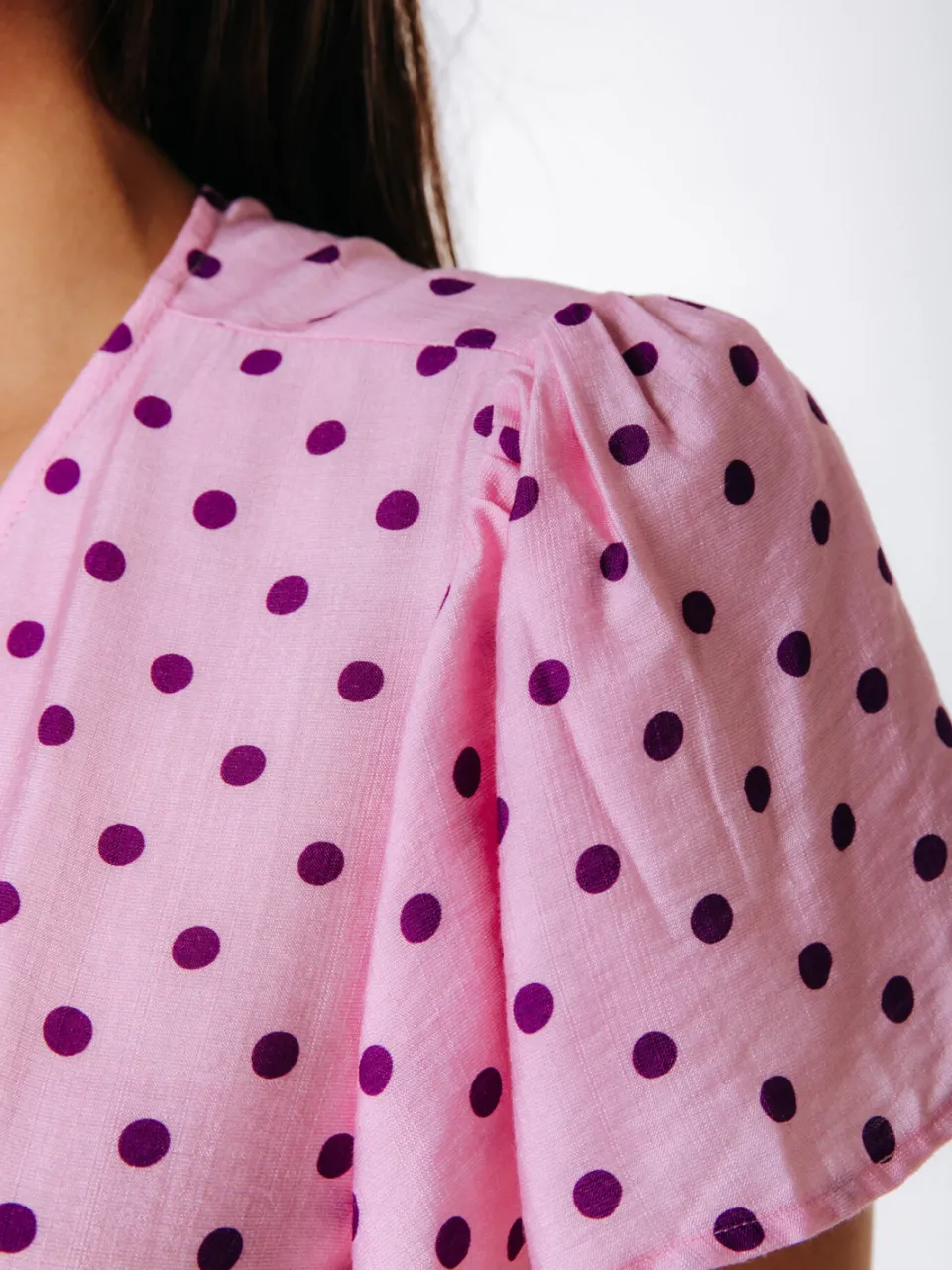 Colourful Rebel viscose korte wikkeljurk met stippen - lichtroze, foto 5
