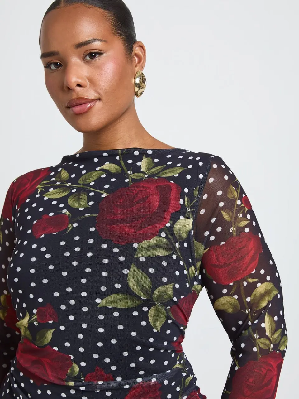 boohoo Dames Plus Slash Hals Gemengde Rozen Print Flare Mouw Mini Jurk, foto 4