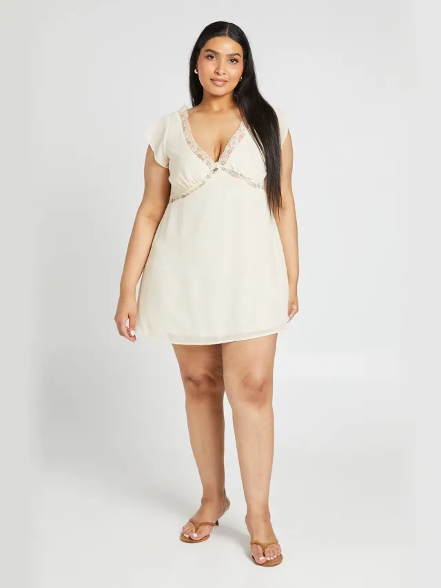 boohoo Dames Plus Mouwkapje Kanten Afwerking Rechte Jurk Crème