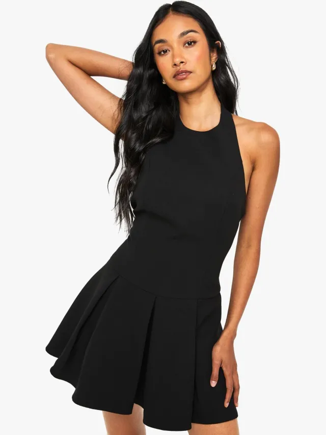 boohoo Dames Op maat gemaakte mini-jurk met hoge hals en plooien Zwart