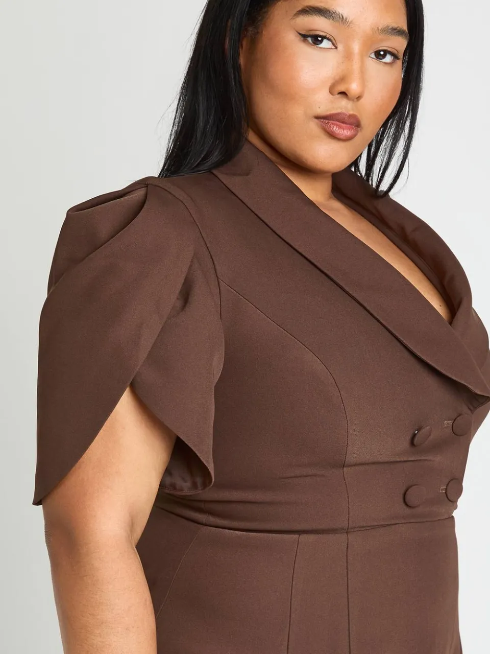 boohoo Dames Plus Blazerjurk Met Bloemblaadmouwen En Skater Rok chocoladebruin, foto 2
